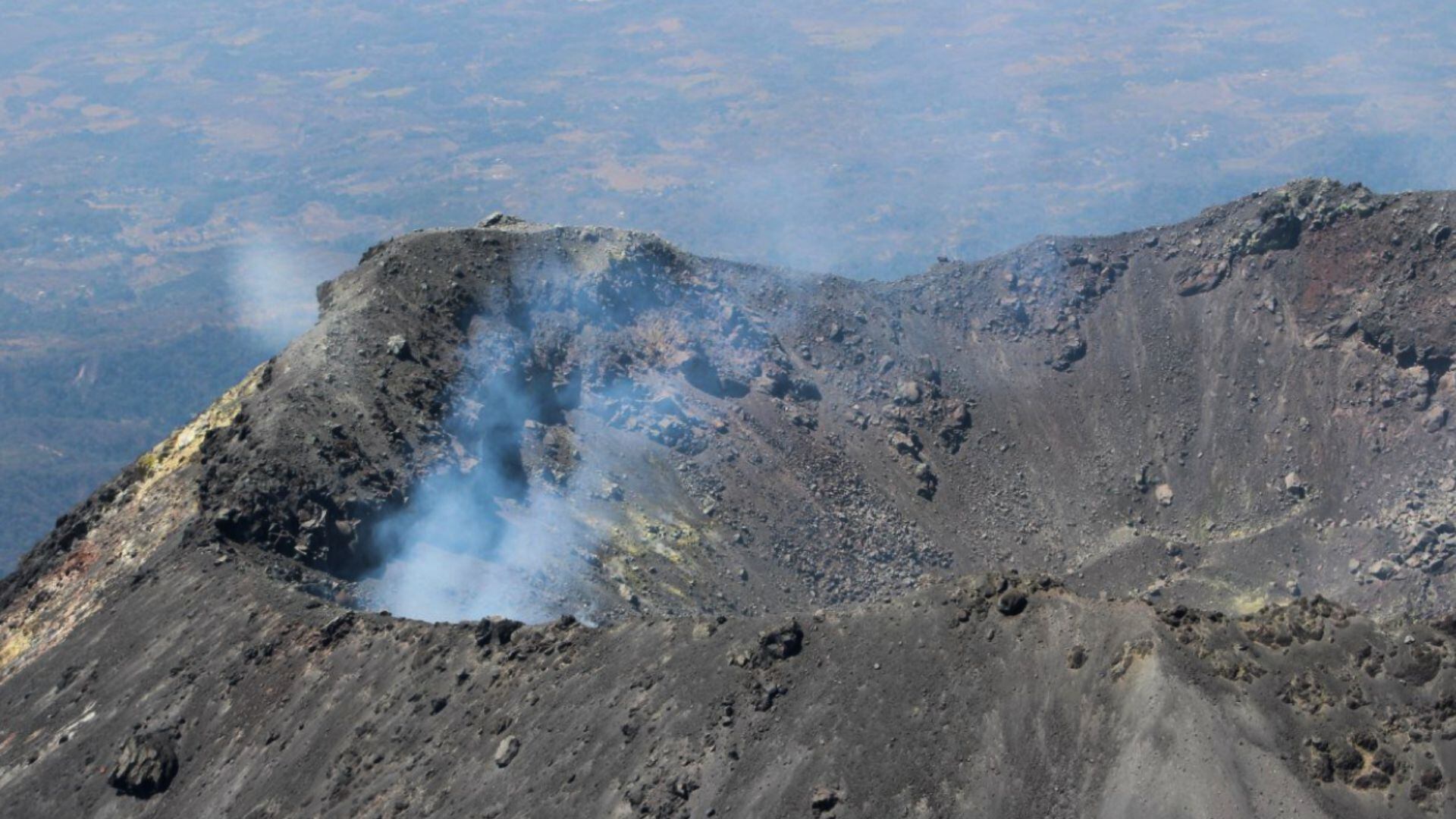 El Volcán de Colima también es conocido como el Volcán de Fuego de Colima. (Archivo)