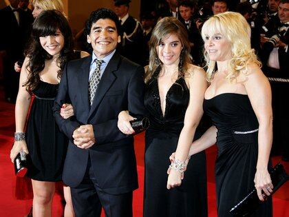 Otros tiempos: los Maradona en el Festival de Cannes de 2008 (Foto: James Mccauley/Shutterstock)

