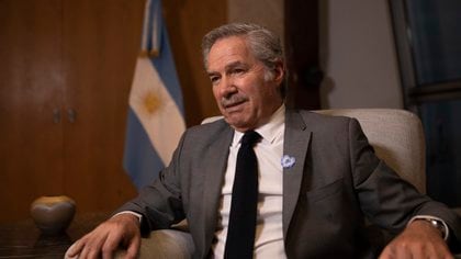 El canciller argentino, Felipe Solá, llevó adelante gestiones para hacer posible el diálogo entre Alberto Fernández y Jair Bolsonaro