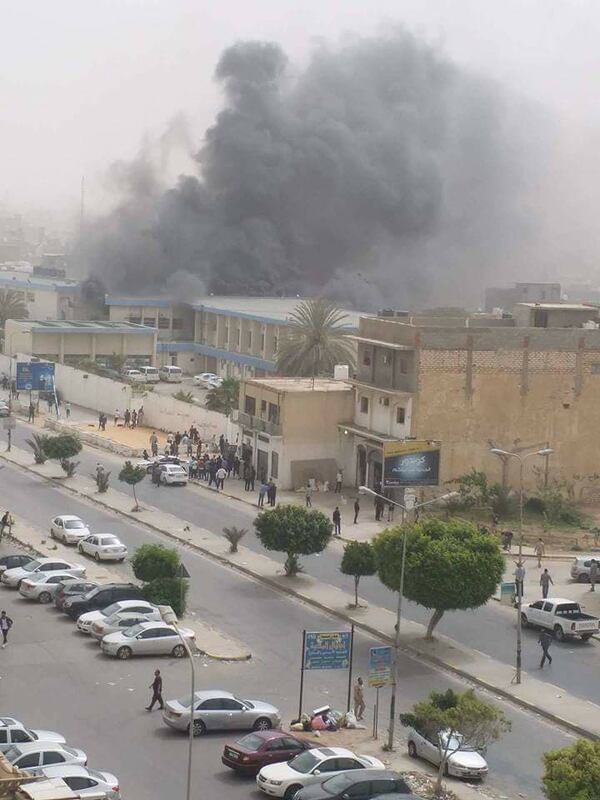 Grandes columnas de humo podÃ­an verse en la capital libia