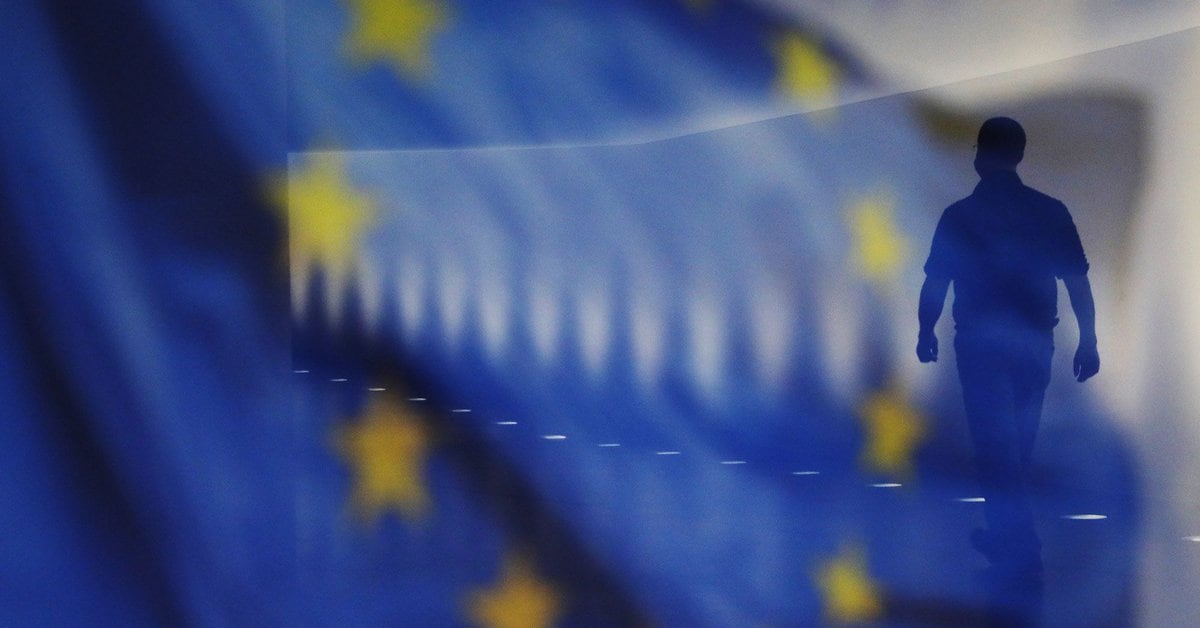 EU’s Bond Spree Risks Chipping Away at Demand for Members’ Debt