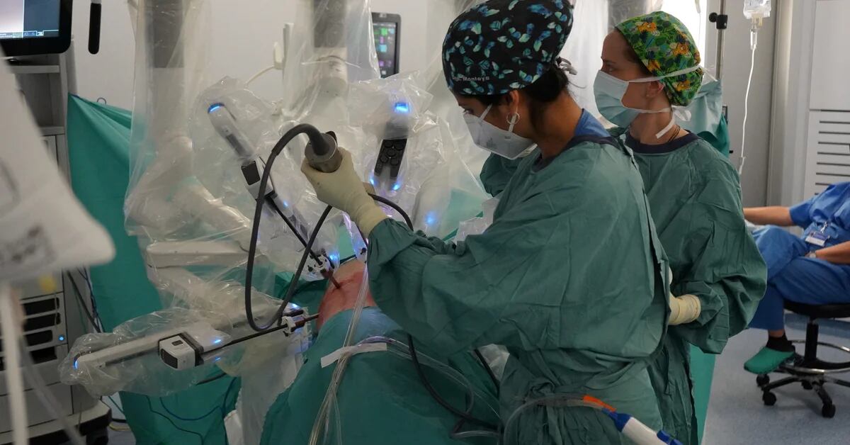 Scientific milestone: the first lung transplant was performed with a robot without opening the thorax