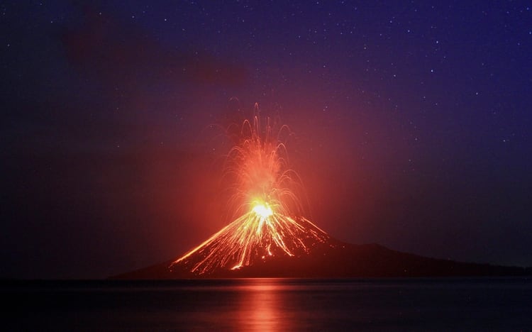 Imágenes del volcán Anak Krakatoa