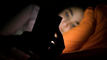 Un estudio taiwanés de 2015 publicado en la revista Psychosomatic Medicine encontró que las personas con insomnio tenían más del doble de riesgo de ataque cardíaco y accidente cerebrovascular que la población general (Shutterstock)