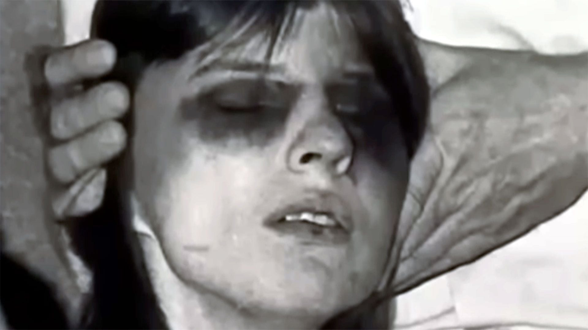 El escalofriante exorcismo de Anneliese Michel: encadenada a una silla, fue  sometida a brutales torturas durante casi un año - Infobae