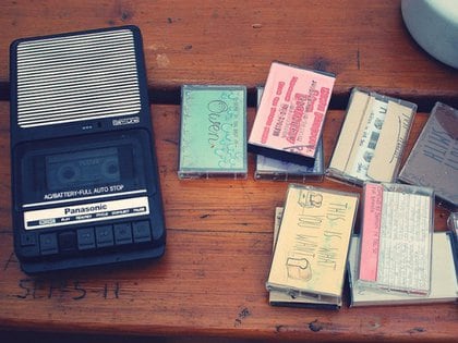 Para bandas independientes, es un recurso económico grabar y vender cassettes