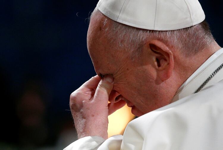 El papa Francisco le pidió compromiso contra los abusos sexuales a los sacerdotes (REUTERS)