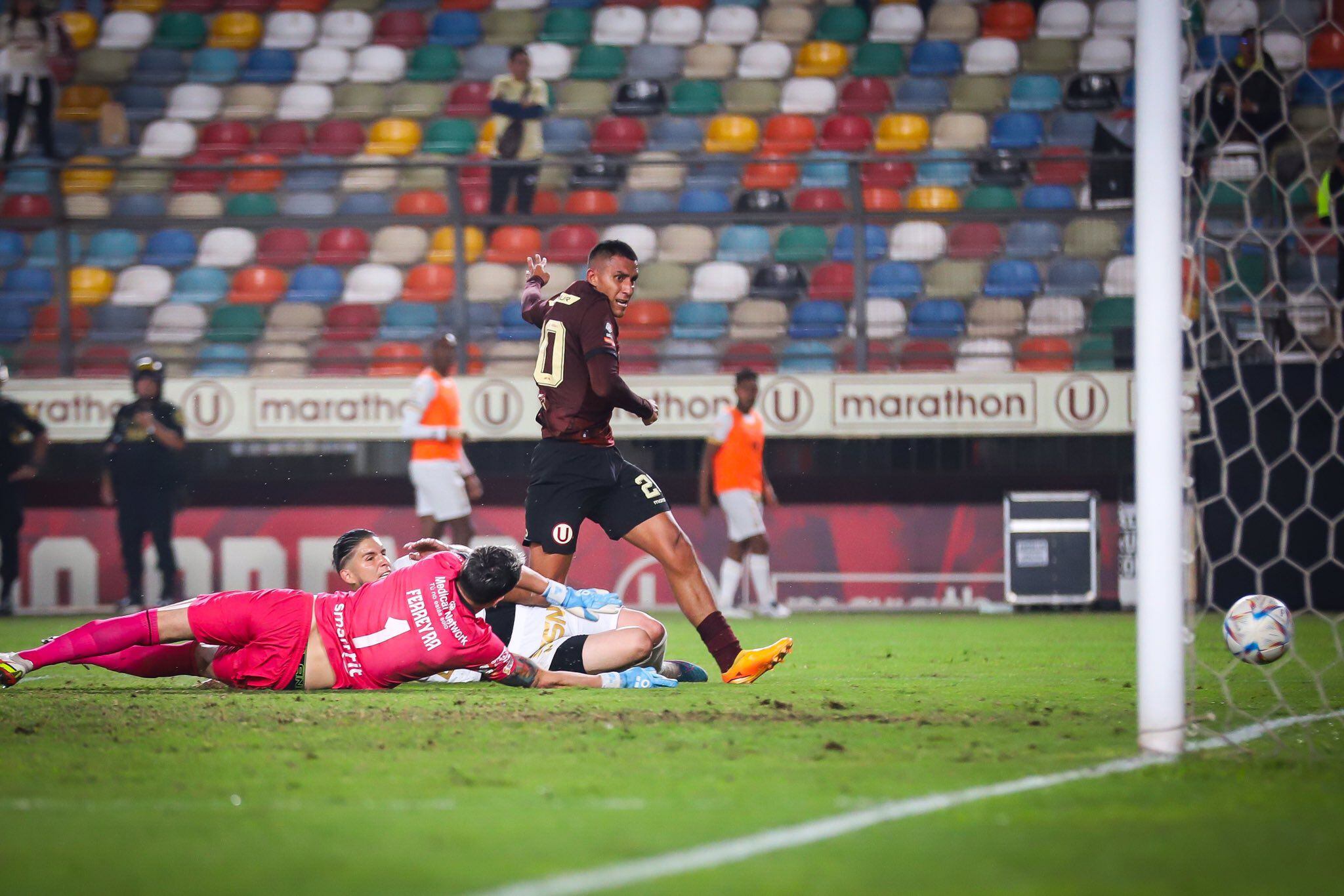 Alex Valera marcando su gol en Universitario vs Cusco FC por Liga 1. (Universitario)