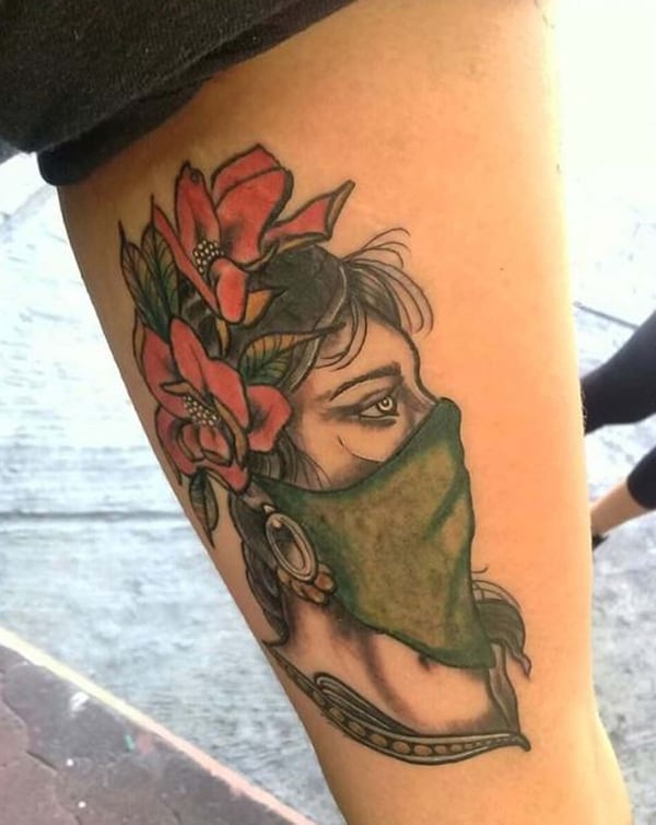 Carlos Acevedo tatuó a una viajera argentina en Quito (@ceartattooart)