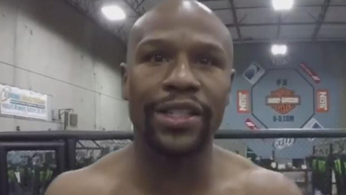 El video de Mayweather en un octágono de MMA y una apuesta: ¿hay revancha con McGregor?