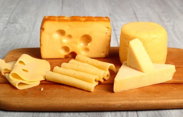 Alimentos como la leche o los quesos tienen sodio de manera natural