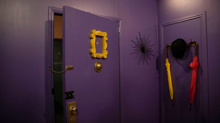 La puerta violeta, idéntica a la de la casa de Monica