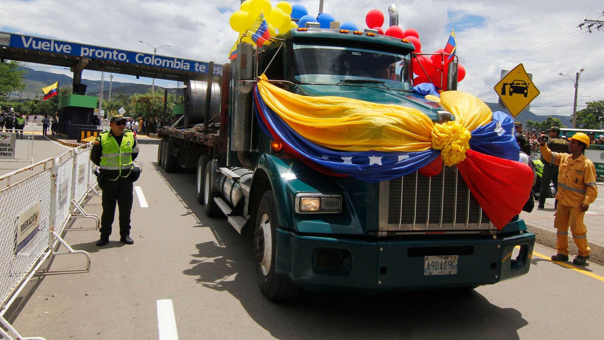 Colombia y Venezuela reabren la frontera común cerrada hace siete años