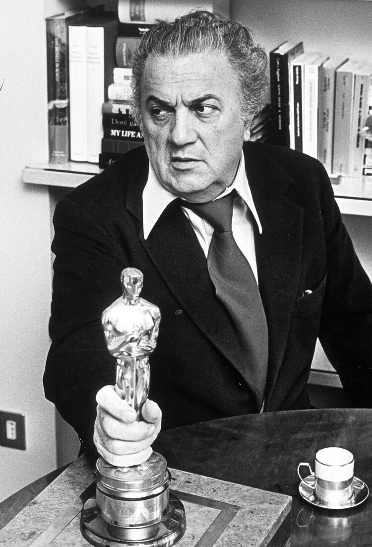 Foto de 1977. Fellini ganó cuatro premios Óscar por mejor película extranjera,y además en 1993 fue galardonado con un Óscar honorífico por su carrera (Pierluigi/Shutterstock)