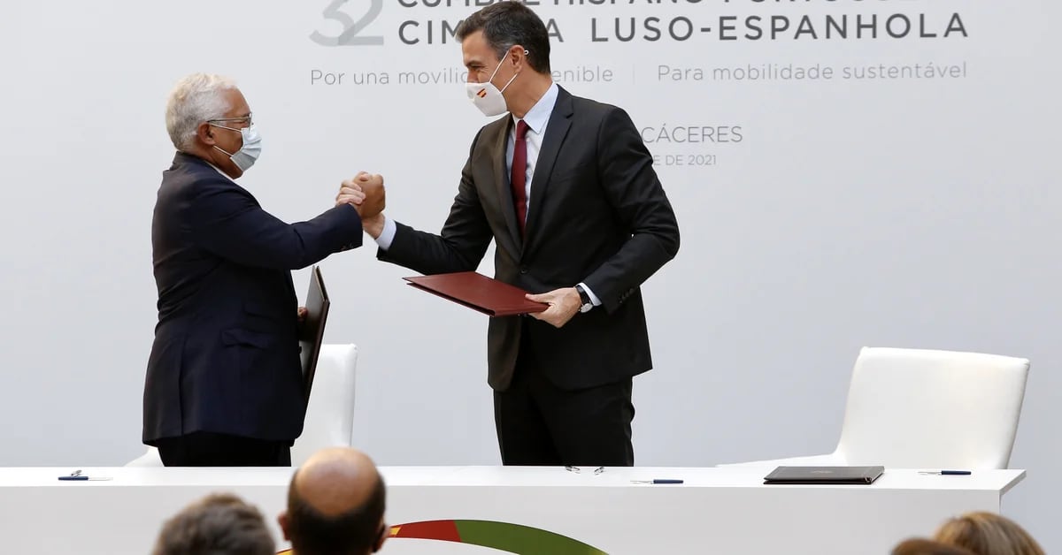 VÍDEO: Costa recusa-se a avaliar crise em Portugal na pendência de pronunciamento do presidente