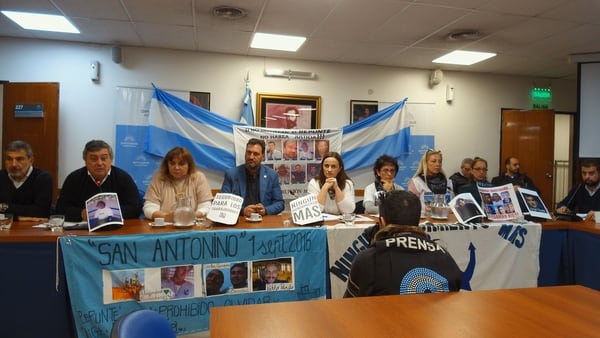 Familiares de los tripulantes en la comisiÃ³n bicameral del Congreso que investiga lo sucedido con el ARA San Juan