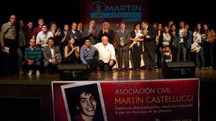En marzo de 2007, Oscar Castellucci creó una Asociación Civil que lleva el nombre de Martín y que se dedica a luchar contra la discriminación, la violencia y por los derechos de los jóvenes (Foto / Gentileza de Oscar Castellucci).