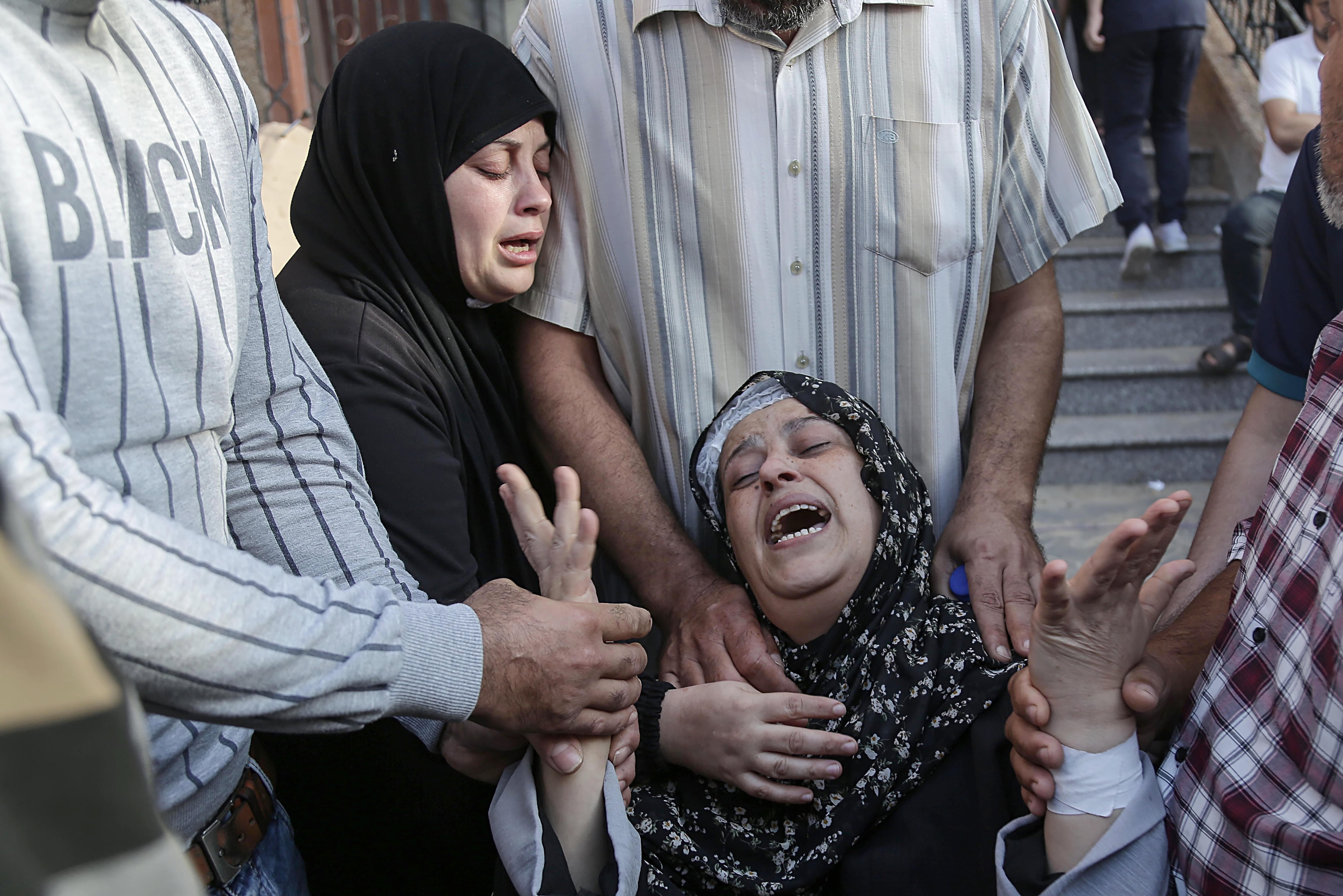Al menos 200 muertos en un bombardeo israelí en un hospital de Gaza - Infobae