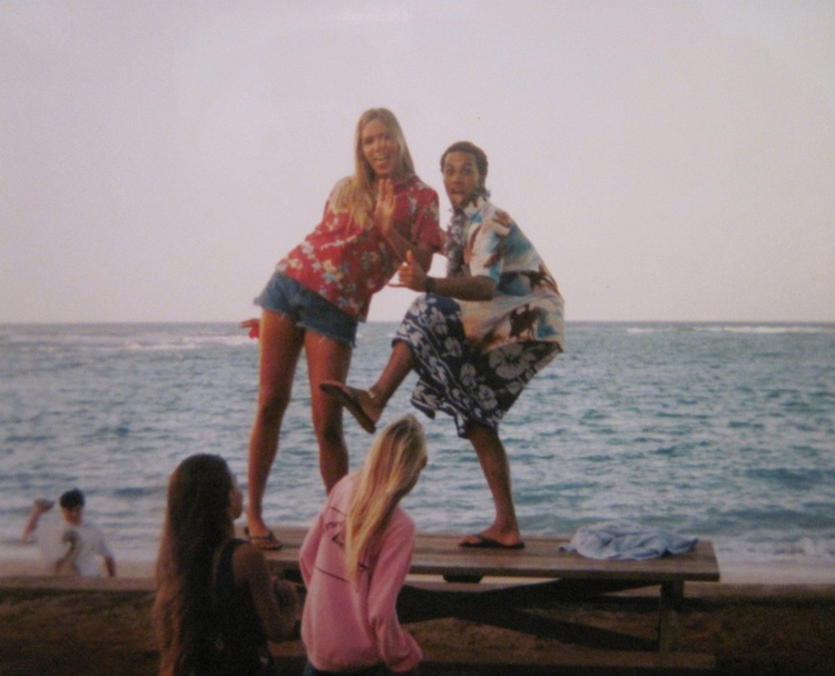 Kristin Smart junto con amigos en Mokule’ia, en el verano de 1995 (Foto: cortesía de la familia Smart)