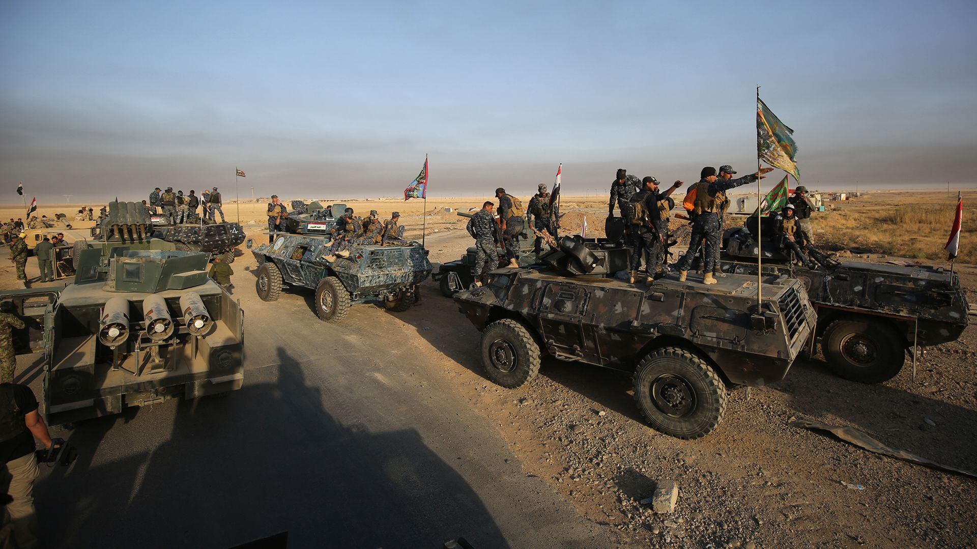 Soldados iraquíes se preparan para la batalla de Mosul, en 2016. Este escenario tiene similitudes con el que afrontarán los israelíes en Gaza. (AFP)