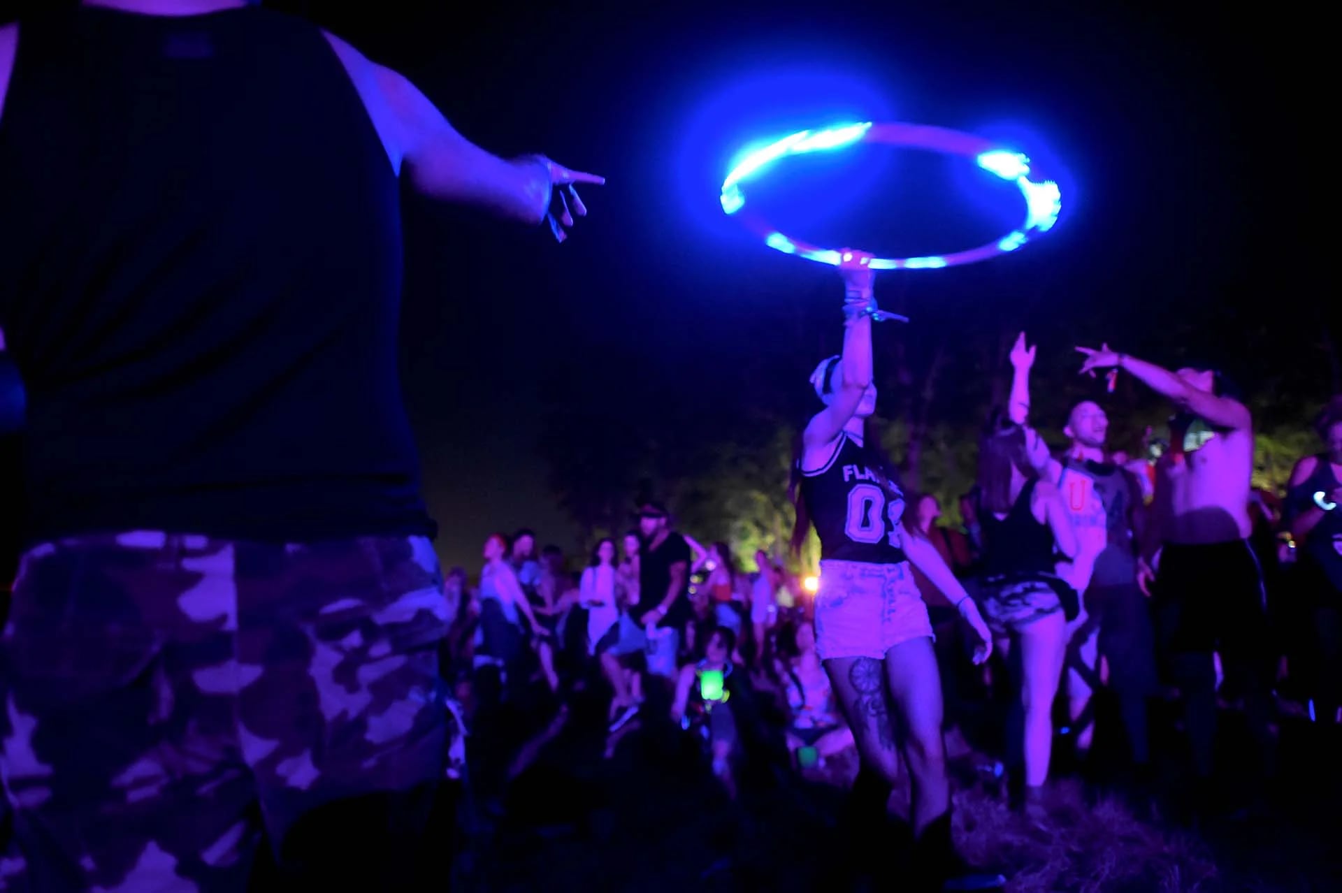 Fanáticos bailan durante el recital de The Weeknd’s en el festival de música Firefly en Dover, Delaware (REUTERS)