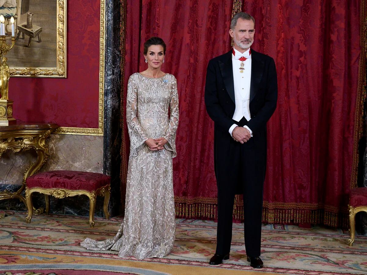La Reina Letizia eligió un de un diseñador para cena de gala -