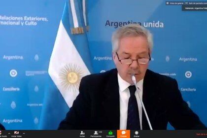 Felipe Solá, ministro de Relaciones Exteriores de Argentina, destacó el papel que tendrán los laboratorios de la región en la manufactura de la vacuna (Foto: Twitter@PPT_CELAC)