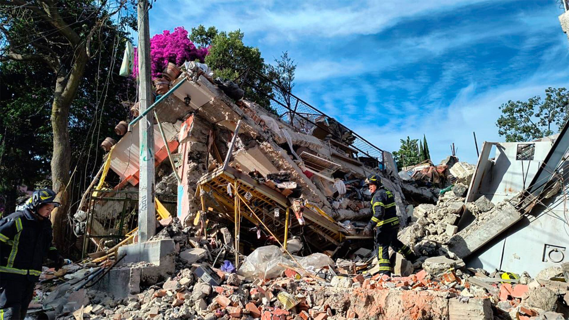 vivienda colapsada en la colonia Miguel Hidalgo en Tlalpan después de la fuerte explosión por acumulación de gas