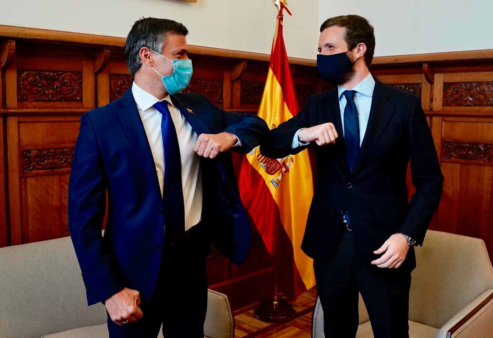 El líder opositor venezolano, Leopoldo López (i) se reúne con el líder del Partido Popular, Pablo Casado (d) este viernes en Madrid. EFE/Partido Popular/ David Mudarra