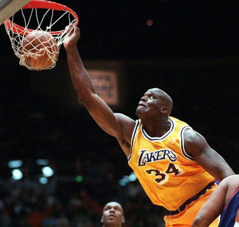 Shaquille O'Neal desembarcó en los Lakers en 1996 y forjó una nueva dinastía (AP)