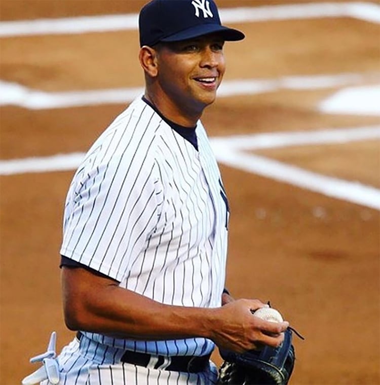 Alex Rodriguez jugó para los Rangers de Texas de 2001 a 2003 antes de unirse a los Yankees de Nueva York en 2004. Se retiró en 2016.