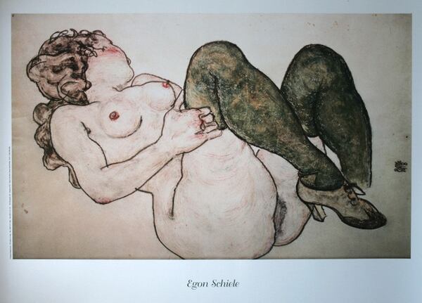 “Desnudo con medias verdes” (1918) de Egon Schiele, gouache y lápiz negro sobre papel