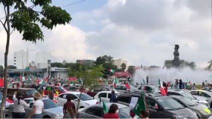 Manifestantes en Jalisco salieron en sus automóviles para hacerse ver en esta quinta jornada de manifestacions (Foto: Tomada de Twitter)