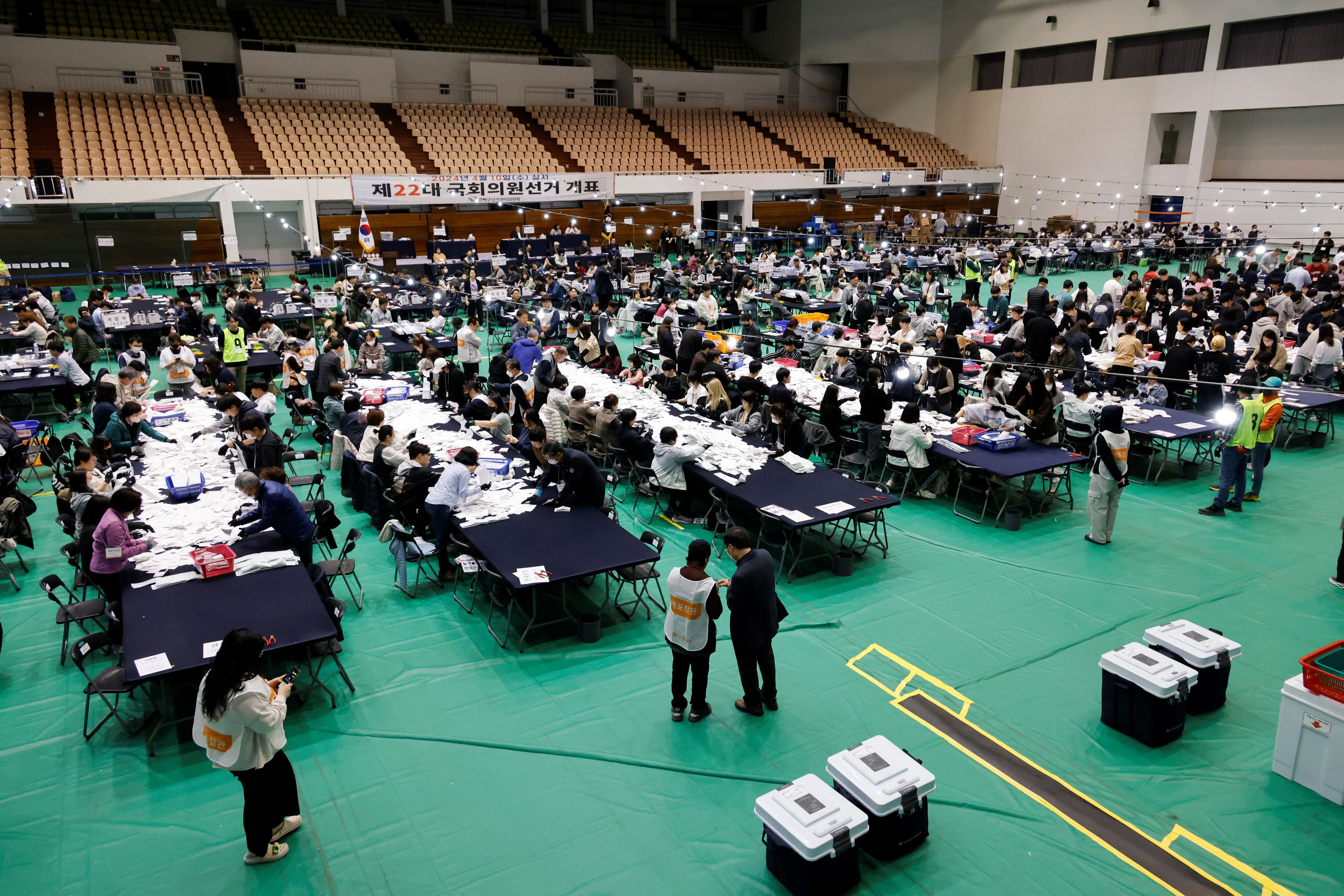 La participación electoral de este 10 de abril en Corea de Sur alcanzó su cifra más alta en 32 años. (REUTERS/Kim Soo-hyeon)