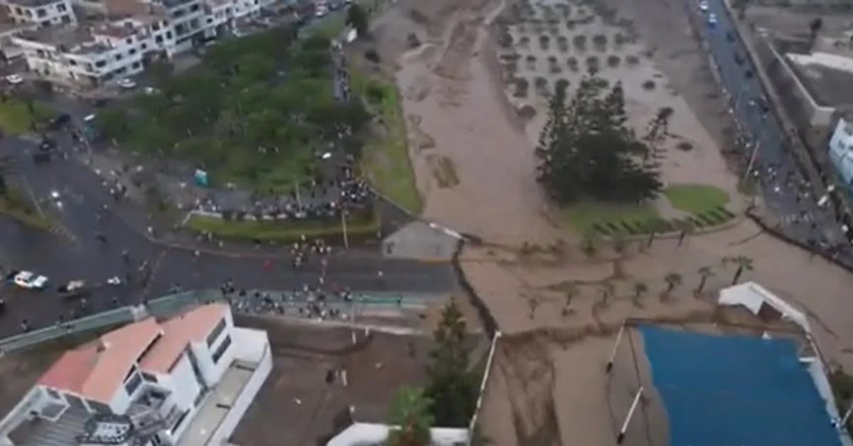 Huaico in Punta Hermosa: despair in the station due to the flooding of the streets after the activation of the creek