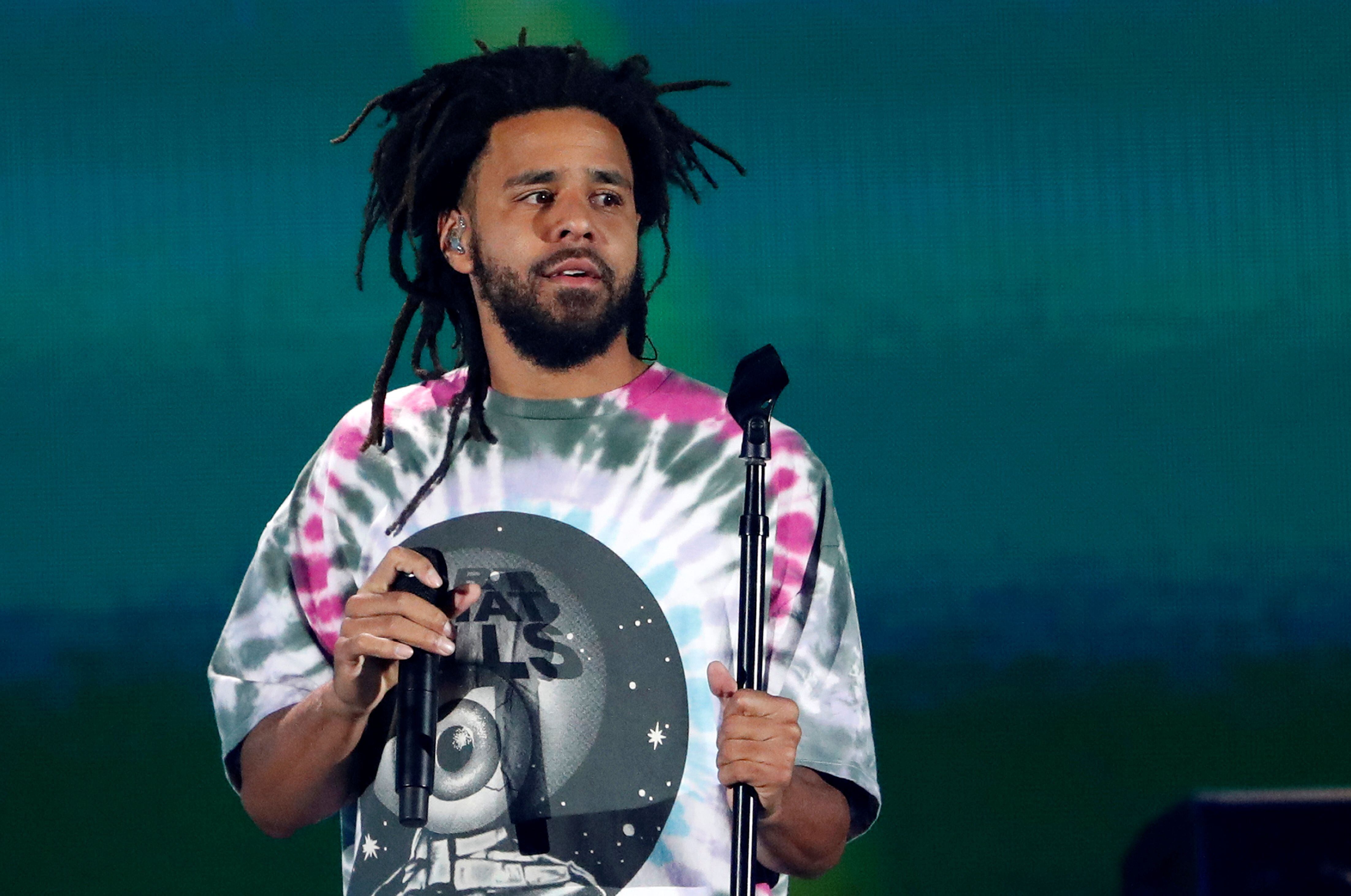 J. Cole, involucrado en la red de tensiones del hip-hop, se posiciona entre las figuras relevantes del conflicto entre Kendrick Lamar y Drake (REUTERS/Steve Marcus)