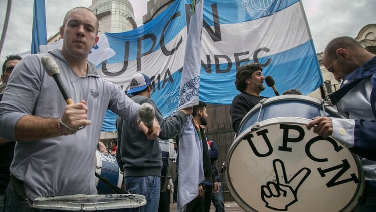 Los gremios de estatales habrían acordado las reformas que se vienen con Ibarra (NA)