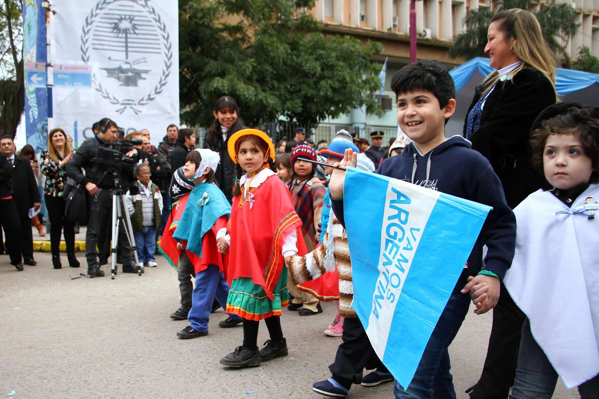 En Resistencia, Chaco, la celebración del Bicentenario de la Independencia comenzó con un desfile cívico militar (Télam)