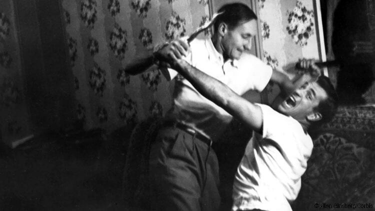 Burroughs y Kerouac peleando en 1953, Nueva York. La foto es de Allen Ginsberg