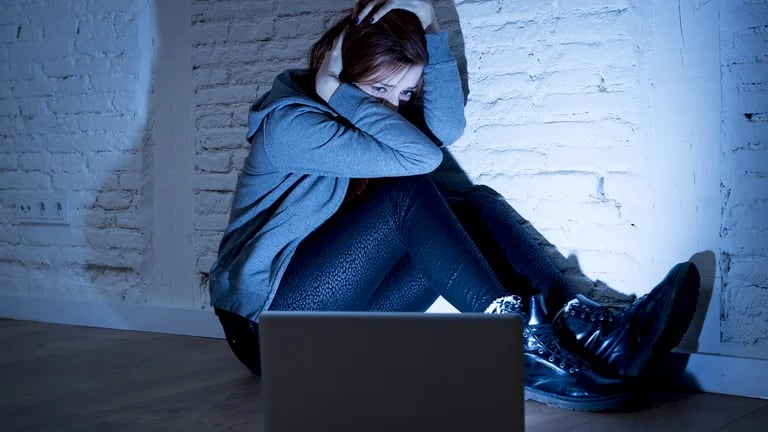 AKMCZZVZ4RAZDHM52ZIUU6YVLQ