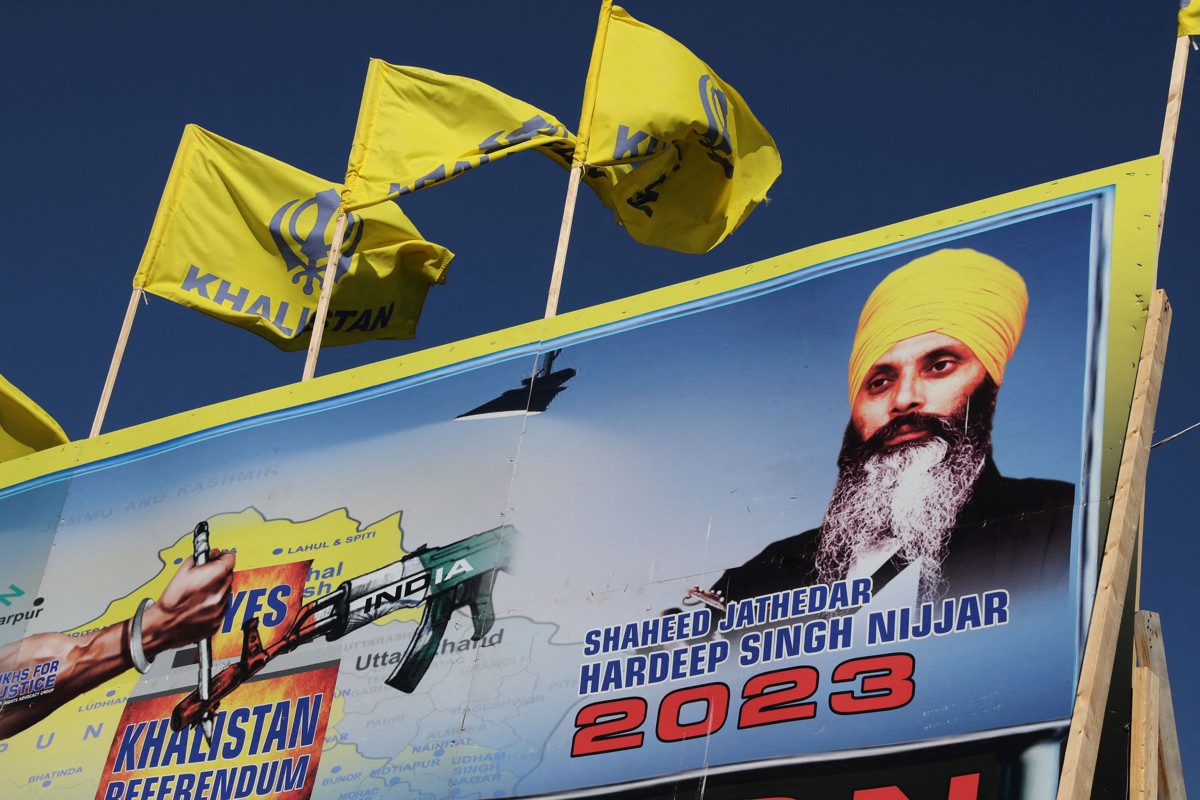 FILE PHOTO: Un mural muestra la imagen del difunto líder sij Hardeep Singh Nijjar (REUTERS/Chris Helgren)