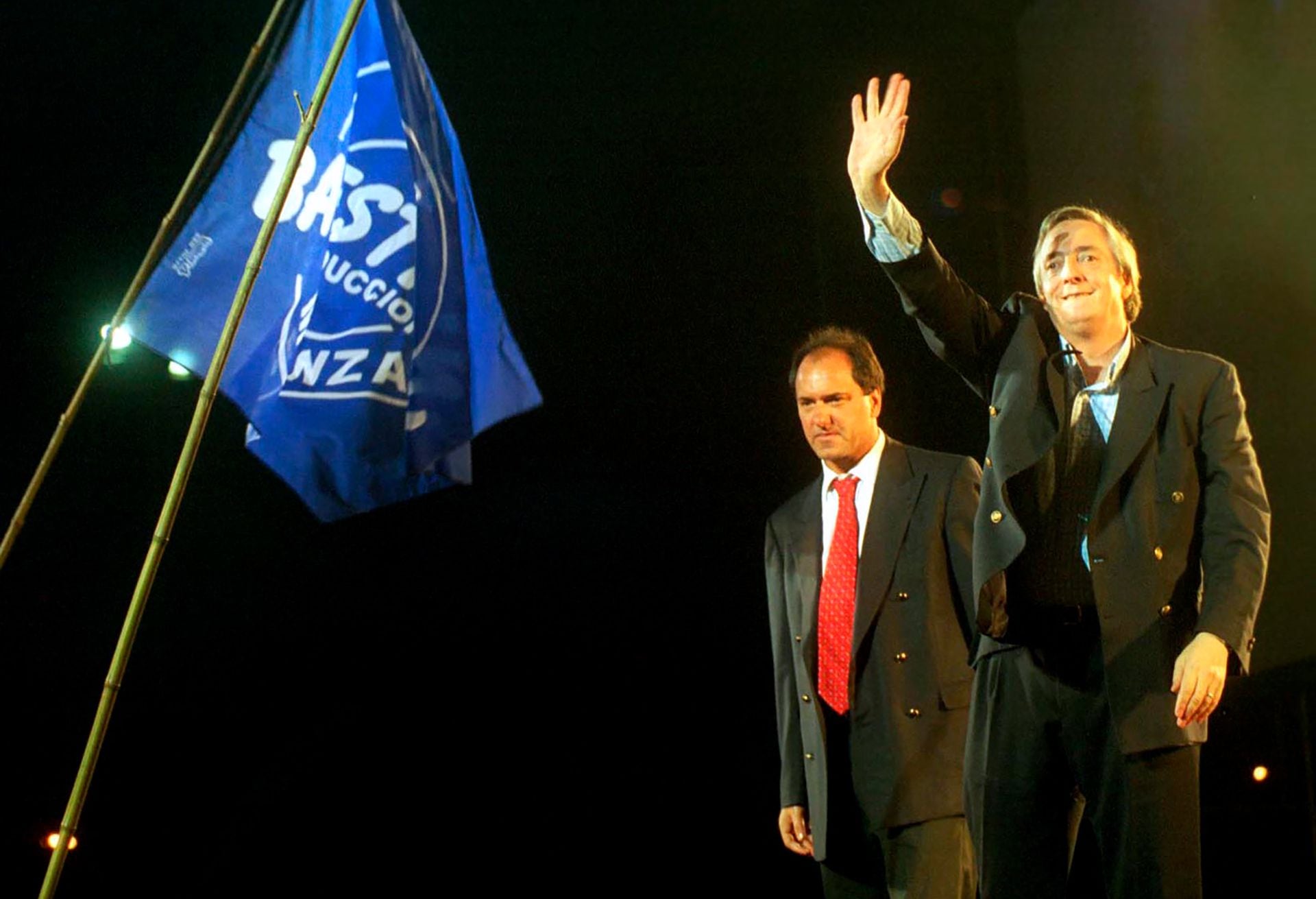  En el 2003, de la mano de Alberto Fernández y con apenas el 22% de los votos obtenidos en la primera vuelta, la fórmula Néstor Kirchner-Daniel Scioli se consagró victoriosa, luego de la renuncia de Carlos Menem a pocos días de la segunda vuelta. 
