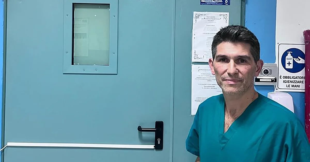 Medico argentino trasferitosi in Italia per “salvare” una città vendendo case a un euro