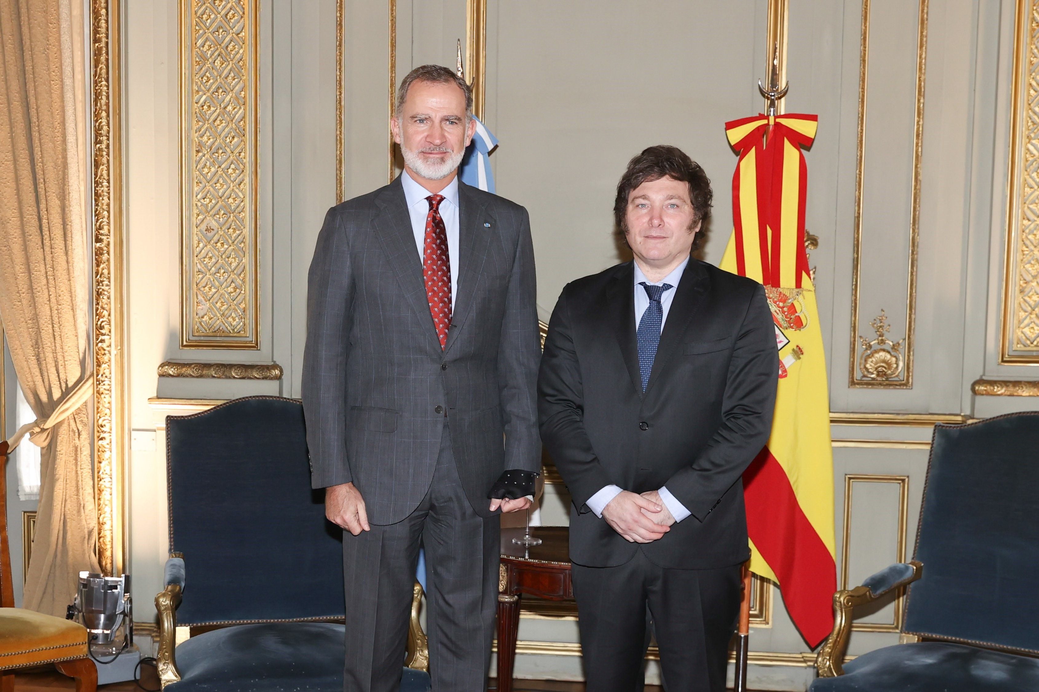 El Rey Felipe VI junto al presidente electo de Argentina, Javier Milei