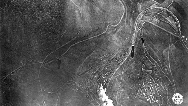 Bombardeo de Montmedy, 42 km al norte de VerdÃºn, mientras que las tropas estadounidenses avanzan en el sector de la Mosa-Argonne jÃ©rcito de los EE.UU. Cuerpo de SeÃ±ales 163