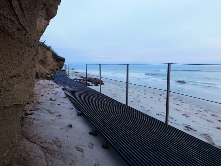 Por este corredor sÃ³lo pueden llegar a la playa los dueÃ±os de La Lancha (Foto: Violeta MelÃ©ndez/MCCI)