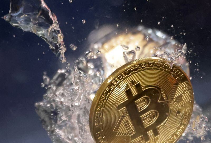 Foto de archivo ilustrativa de una representación del bitcoin. (REUTERS/Dado Ruvic)