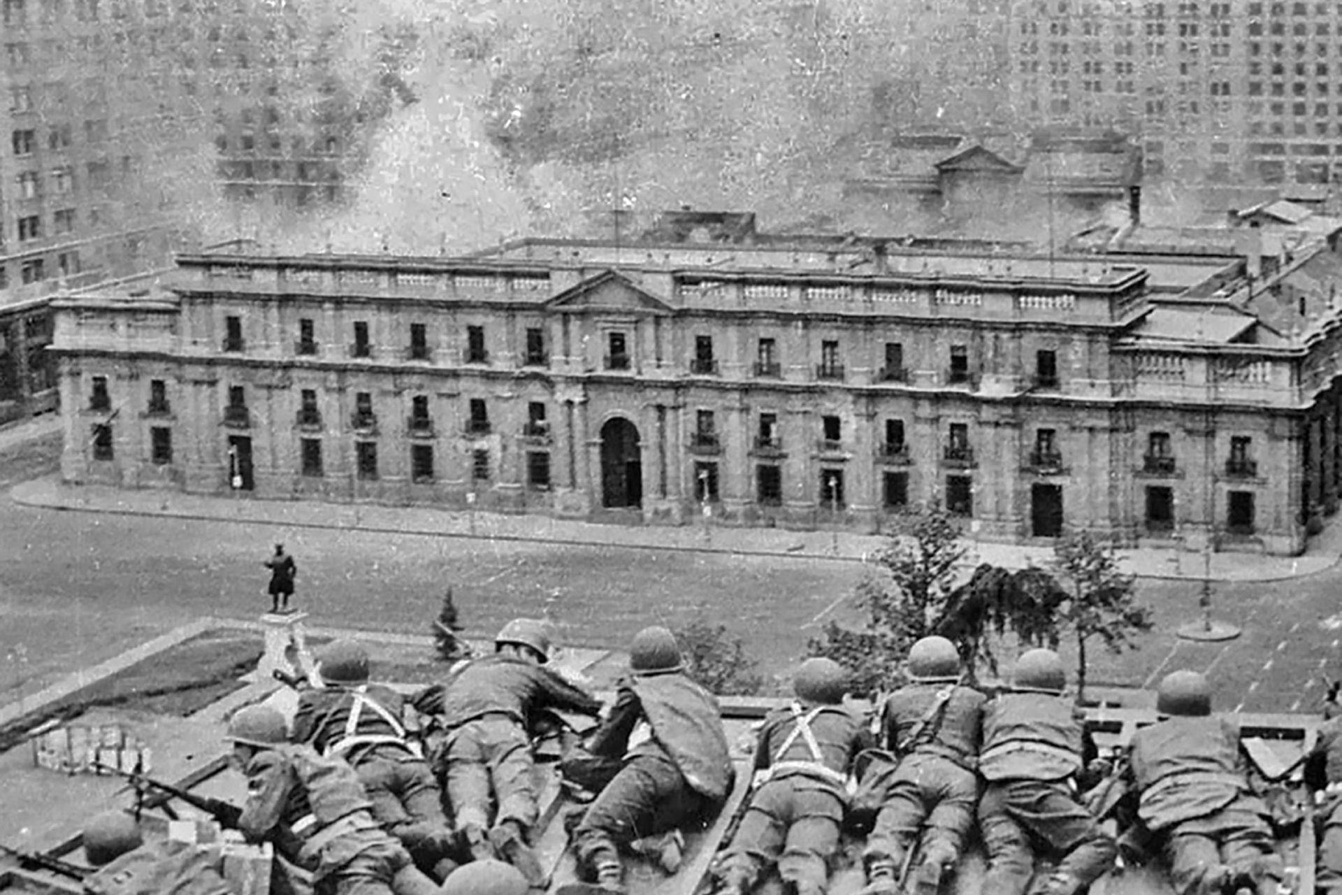 Bombardeo al Palacio de La Moneda el 11 de septiembre de 1973.