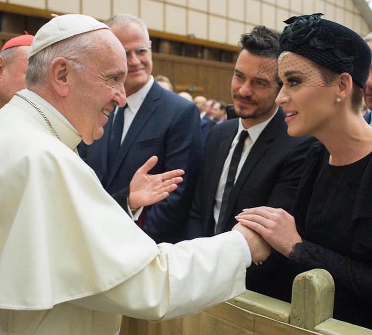 Katy Perry y Orlando Bloom frente al papa Francisco en abril de 2018 (Foto Instagram)