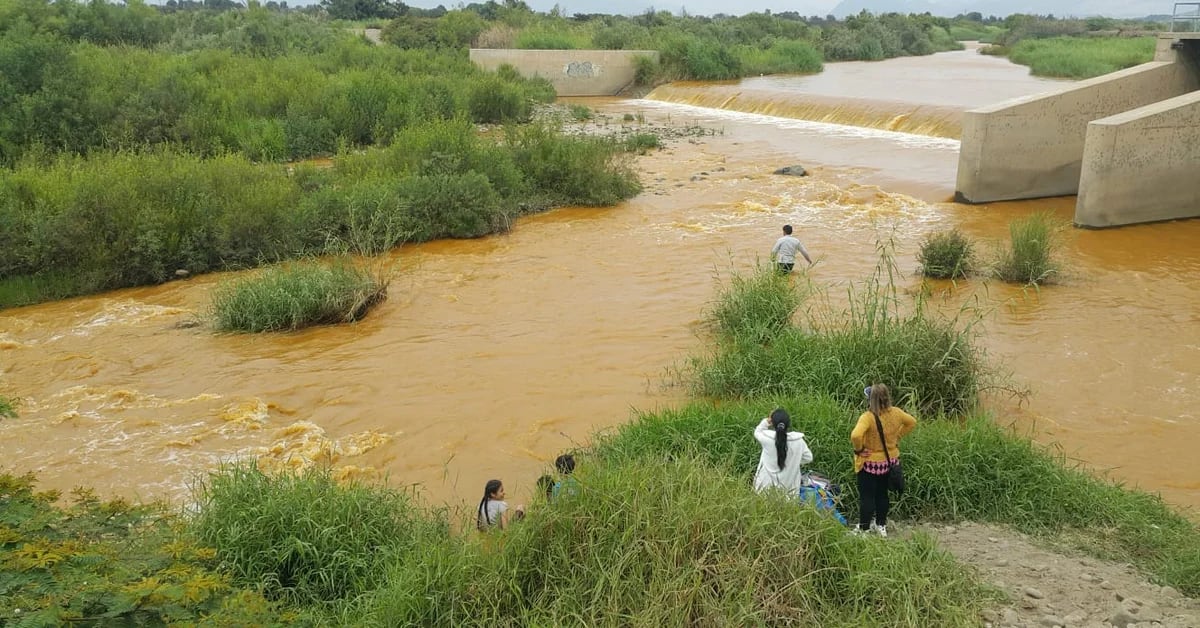 The Moche River in Trujillo overflows and kills dozens
